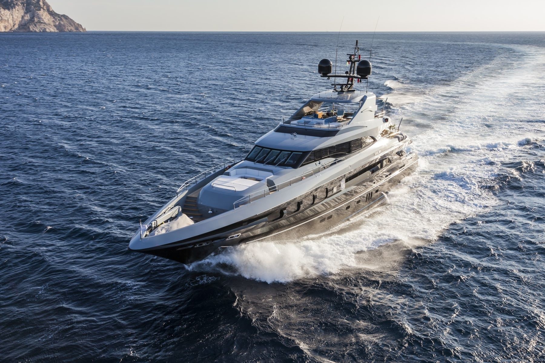 MAESTRO Yacht Charter Details, Mondomarine | CHARTERWORLD Luxury ...